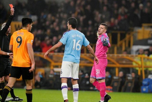  格瓦迪奥尔染红曼城十人作战仍取胜