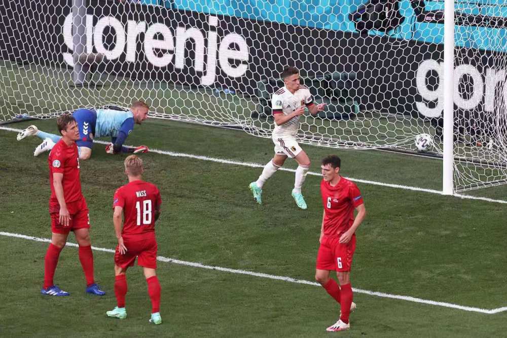  曼城德布劳内传射建功客胜西汉姆联取四连胜