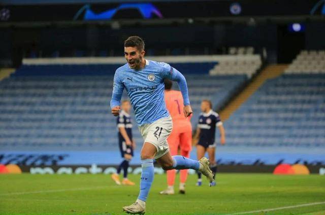  德布劳内手术刀直塞，丁丁助攻助曼城碾压纽卡  